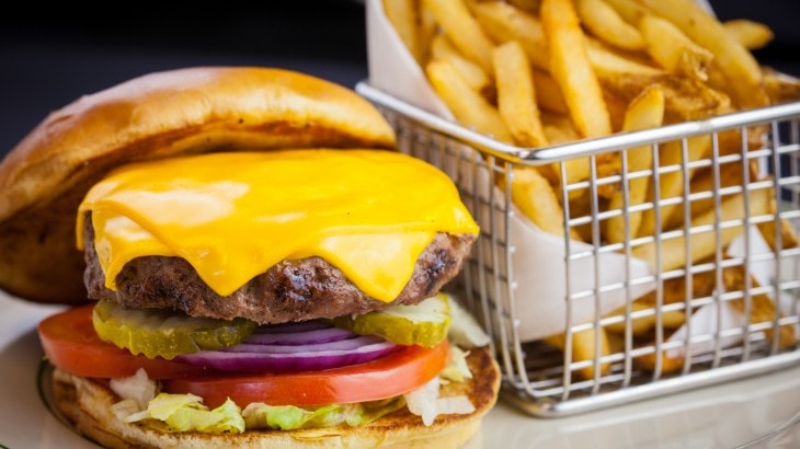 Cheeseburger with fries